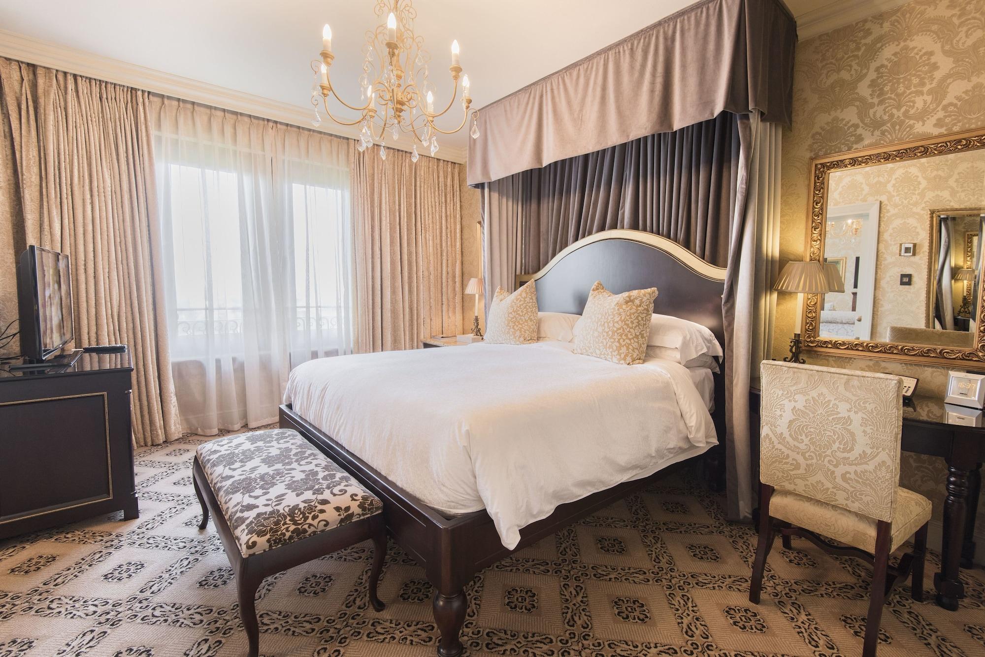 Palazzo Hotel Форуэйс Экстерьер фото A bedroom at the Hotel