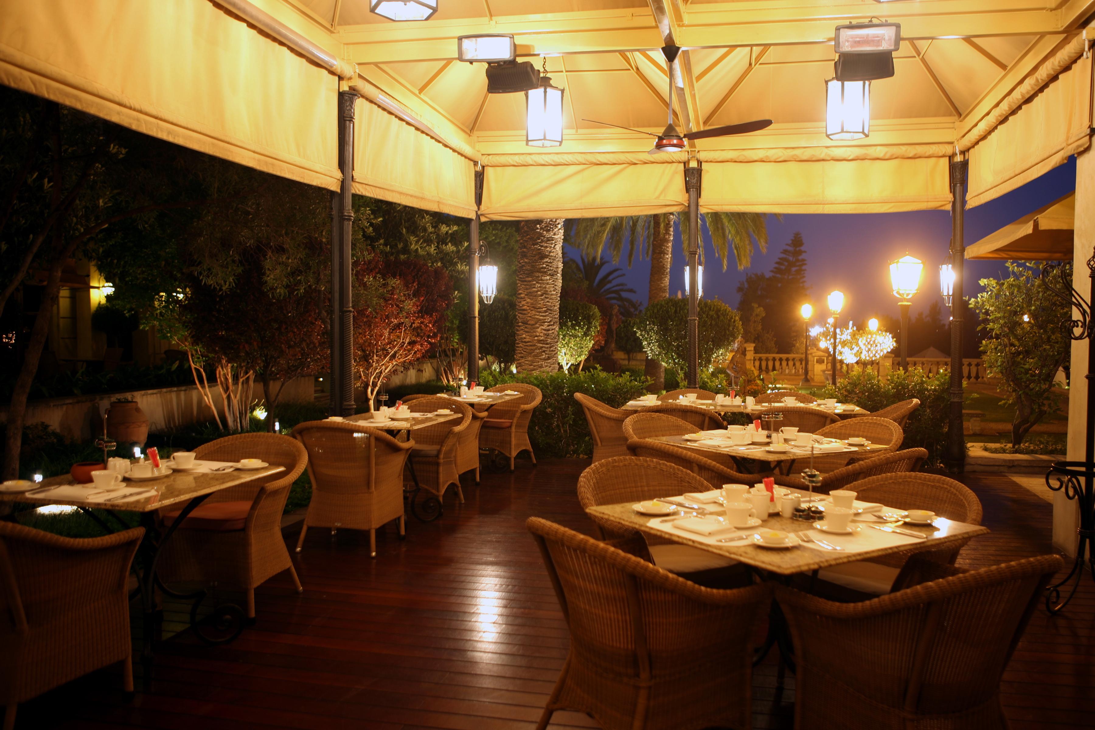 Palazzo Hotel Форуэйс Экстерьер фото The Terrace