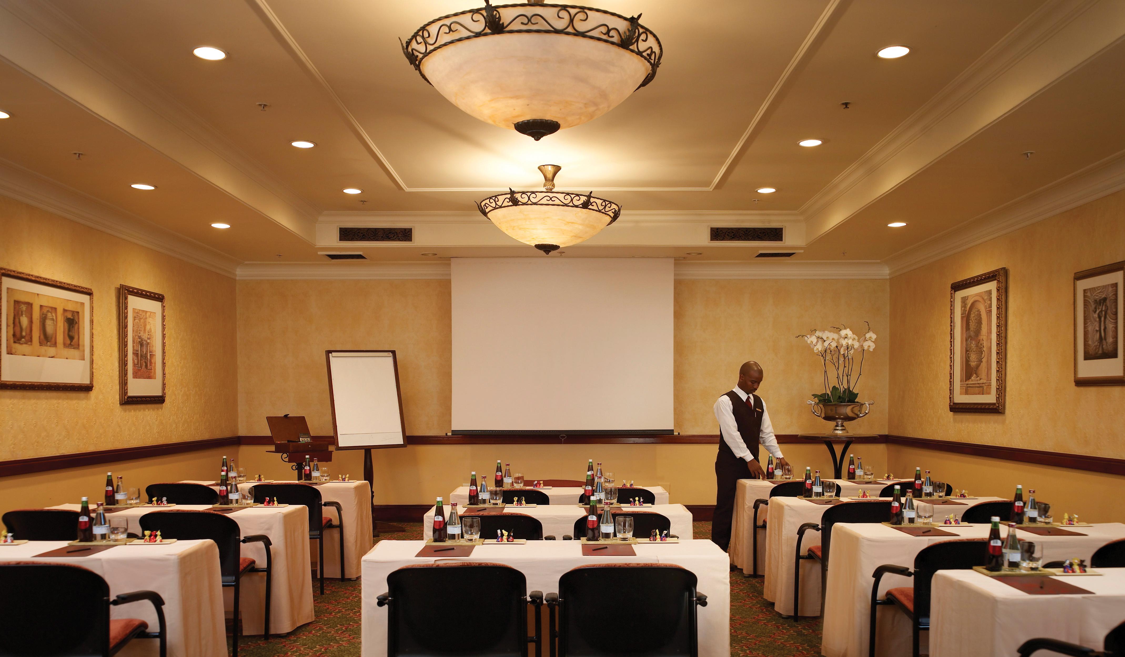 Palazzo Hotel Форуэйс Экстерьер фото A meeting room at a hotel