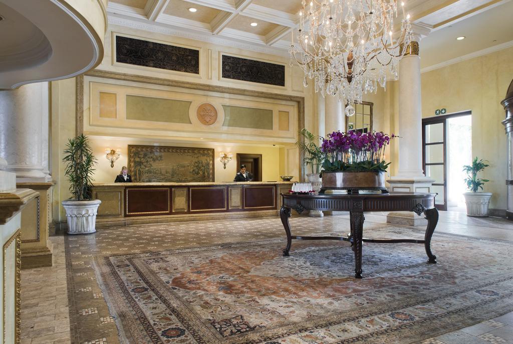 Palazzo Hotel Форуэйс Экстерьер фото Lobby
