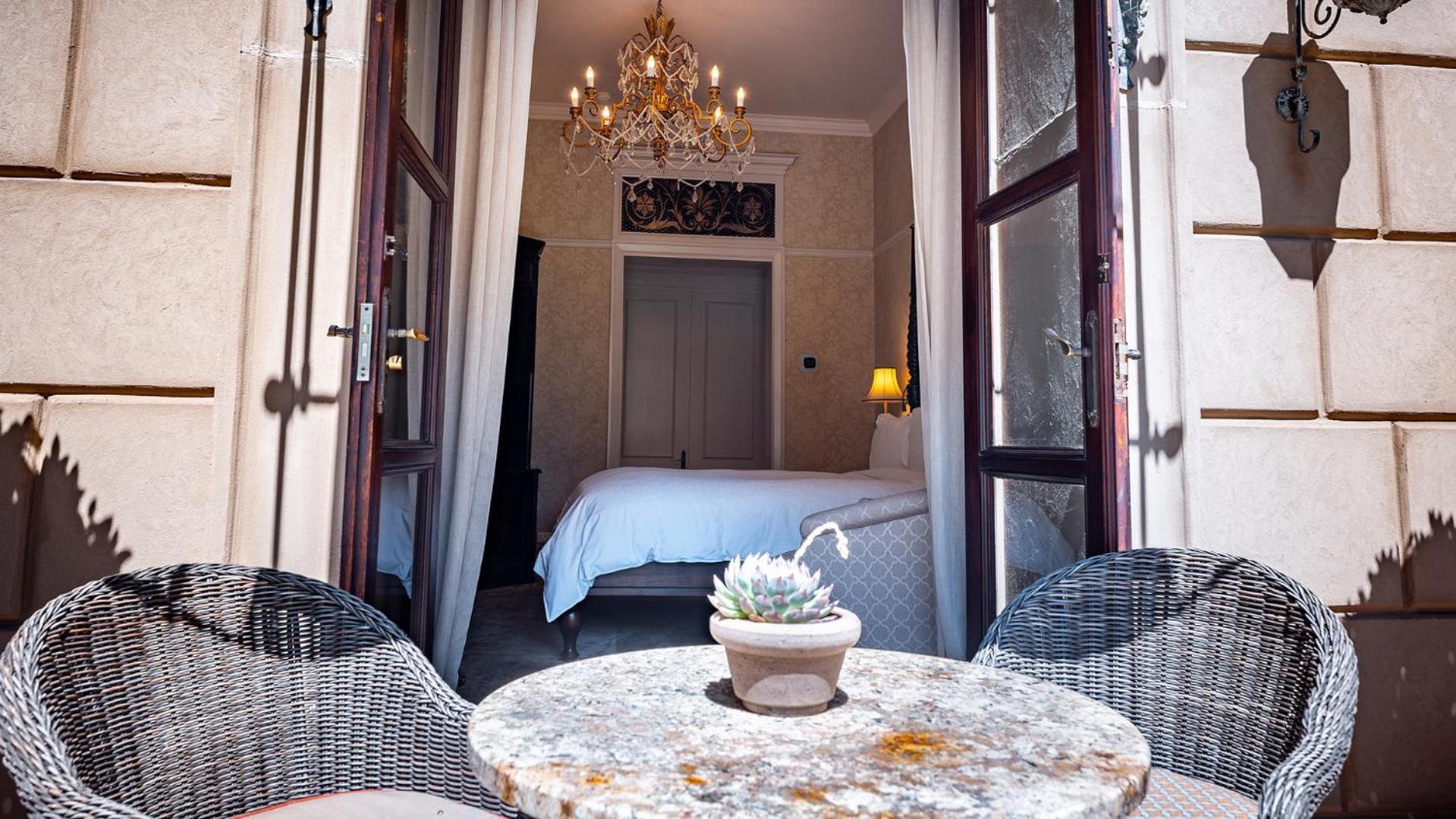 Palazzo Hotel Форуэйс Экстерьер фото A room at the hotel