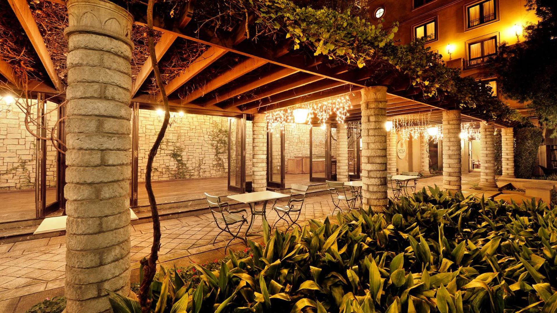 Palazzo Hotel Форуэйс Экстерьер фото The Pergola