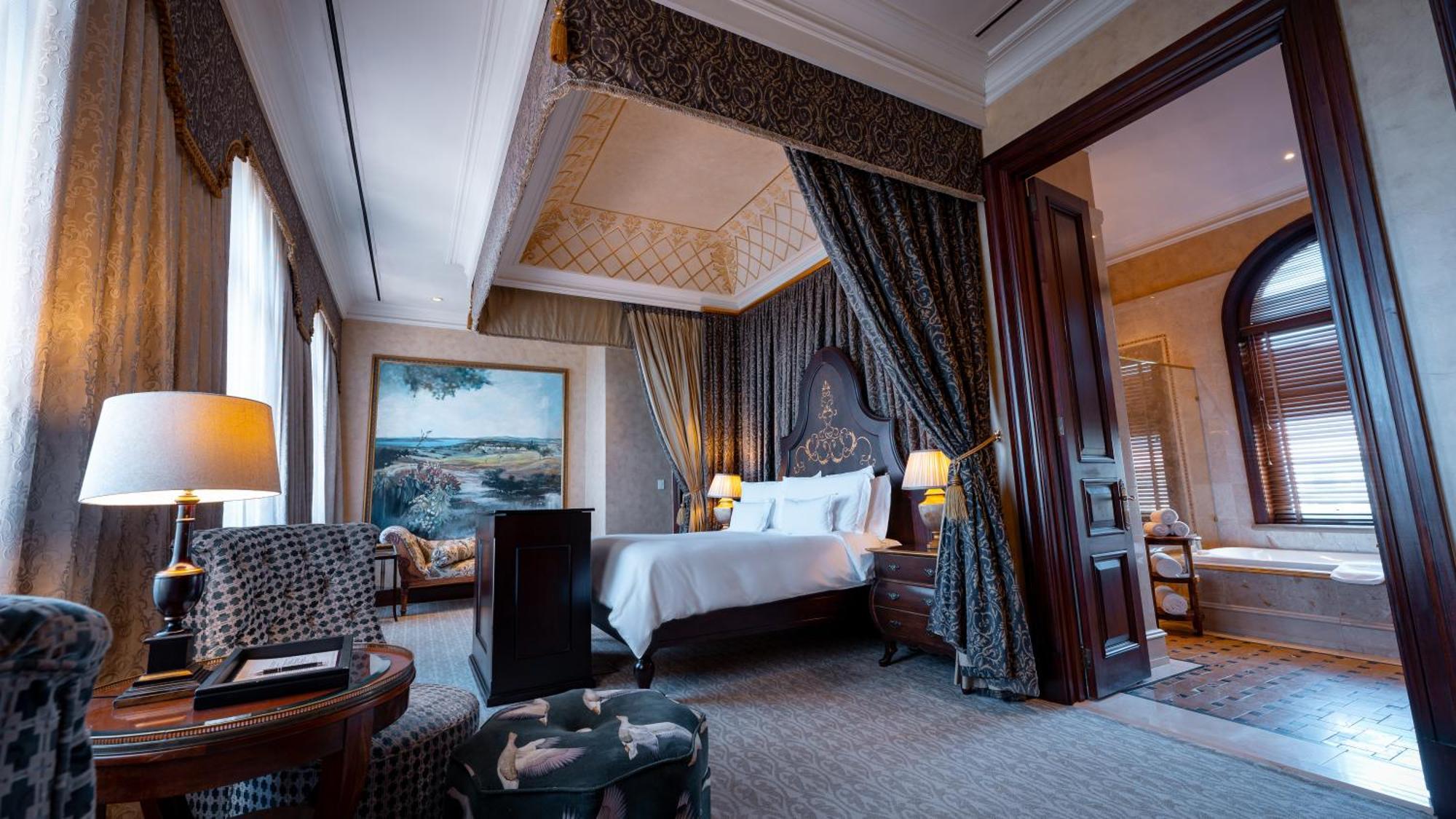 Palazzo Hotel Форуэйс Экстерьер фото A suite at the Mandarin Oriental, Paris