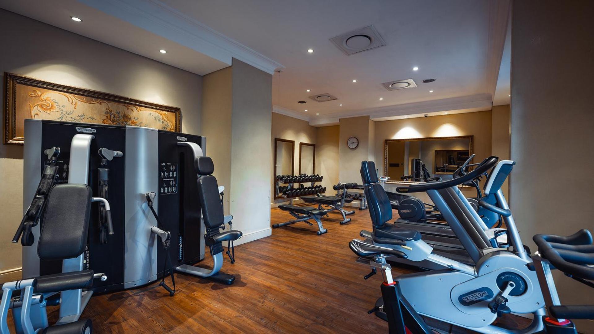 Palazzo Hotel Форуэйс Экстерьер фото The gym at the Taj Mahal Palace