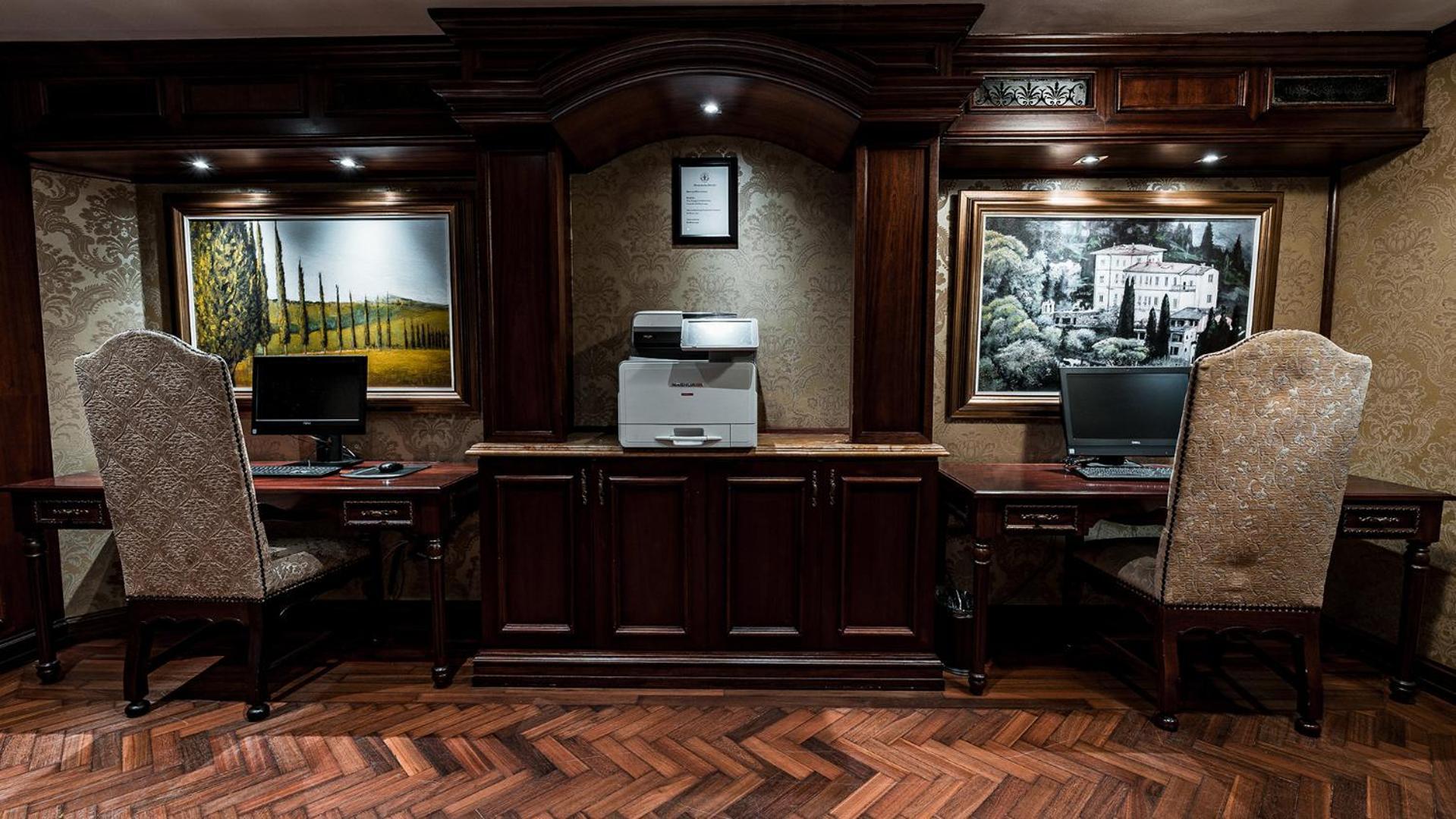 Palazzo Hotel Форуэйс Экстерьер фото Business Center at the White House
