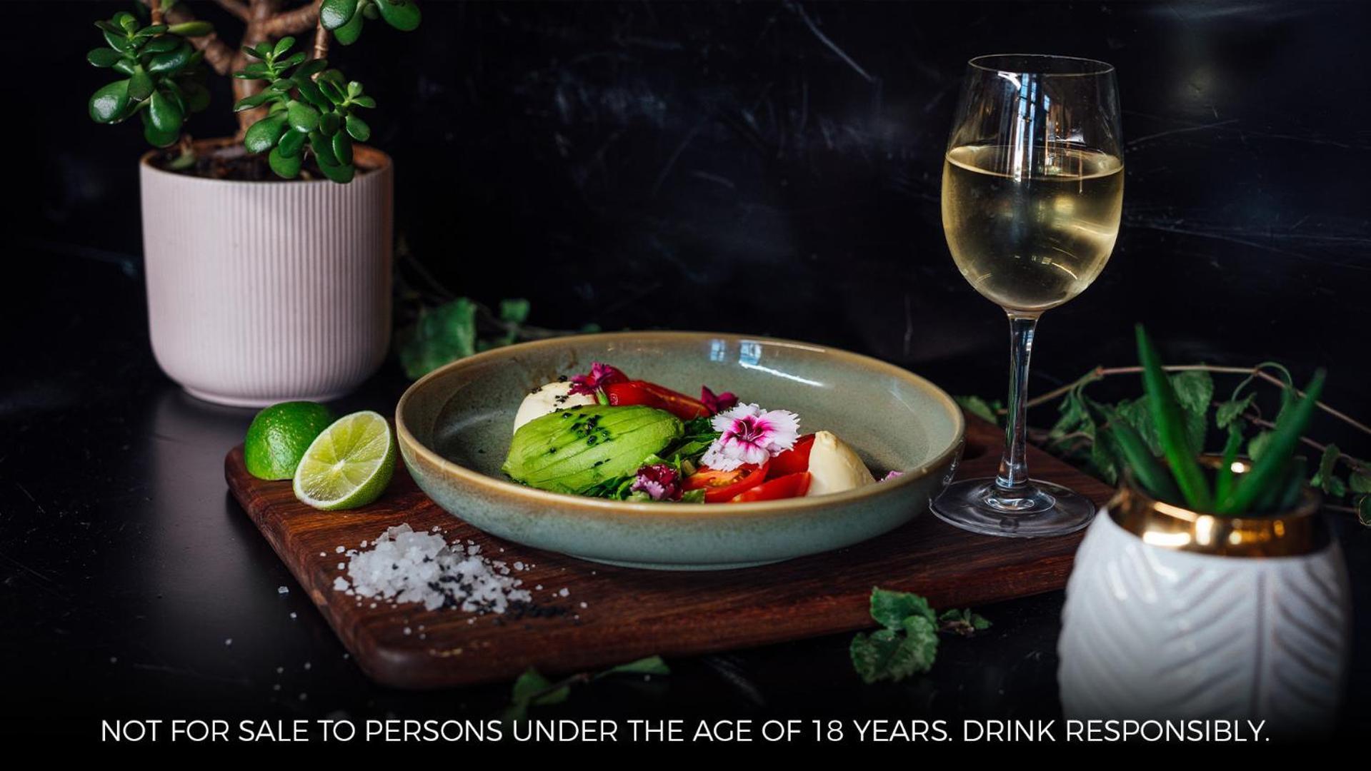 Palazzo Hotel Форуэйс Экстерьер фото A wine and food pairing